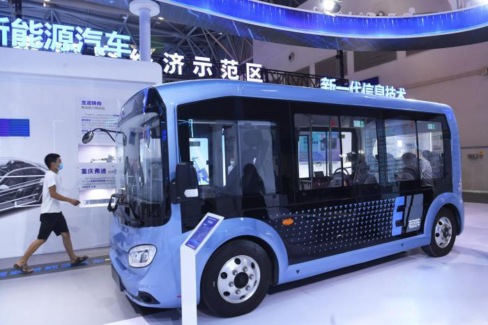 新能源小型公交车亮相。.JPG